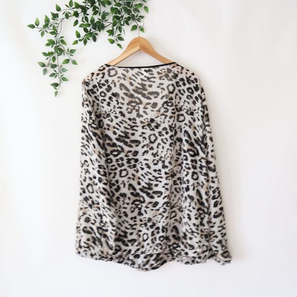 Torrid Women's Beige Leopard Print Long Sleeve Chiffon Top Size 2 - Picture 3 of 4